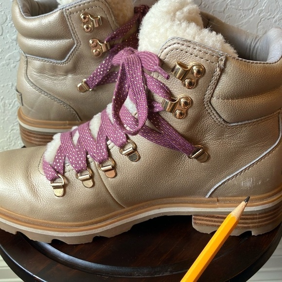 Sorel: Lennox Hiker Lux Booties - Fungi-Gold Conquest Sherpa- 9.5 - Picture 15 of 16